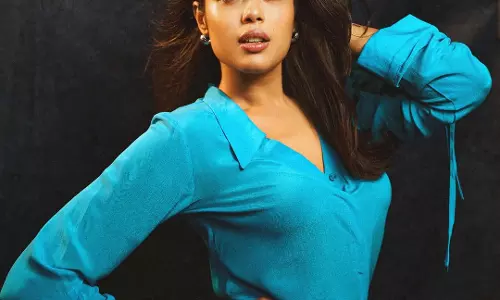 Faria Abdullah Looks Beautiful in Blue