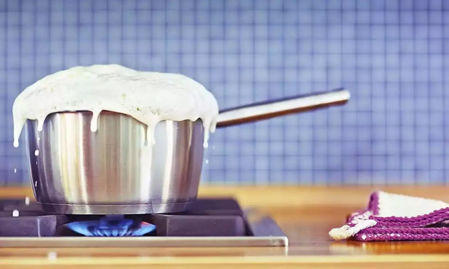 పాలు పొంగాయని భార్య మీద ఆగ్రహం.. సూసైడ్ చేసుకున్న భర్త