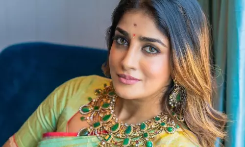 పట్టుచీరలో గ్లామర్ షో.. డింపుల్ హయాతి ఫోటోలు హాట్ టాపిక్