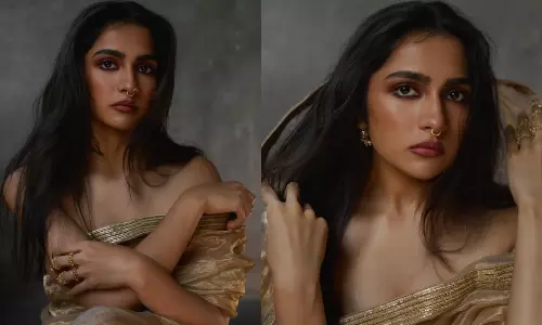 గ్లామర్ డోస్ పెంచిన రుక్మిణి వసంత్.. ట్రెండ్ ఫాలో అవుతోందా?