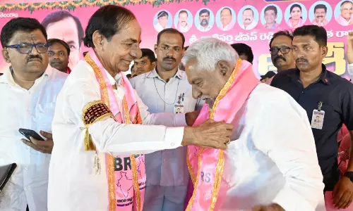 పార్టీలో చేరికతోనే మంత్రి పదవి కొట్టేసిన జీవన్ రెడ్డి..! జగిత్యాల సభలో ముందే ఆఫర్ చేసిన కేసీఆర్..!