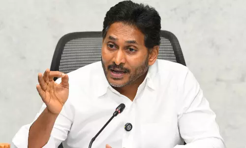 బాబు గారూ...మీరు భయపడుతున్నారు