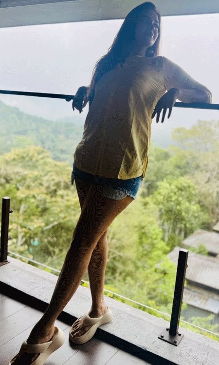 Pujita Ponnada’s Relentless Summer Glow in Chic Tunic Look!