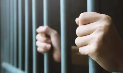 వృద్ధుల భయం.. మోసగాళ్ల పెట్టుబడి.. $1,00,000 బంగారం కాజేసిన తెలుగు విద్యార్థి..