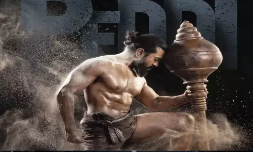 అటు ఇటు తిరిగి మళ్ళీ ఆమె వద్దకు పెద్ది