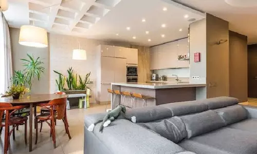 ట్రెండీ స్టోరి: ఖ‌రీదైన బంగ్లాలు వంద‌ల కోట్లు ఉన్నా అద్దె కొంప‌ల్లో అడ్జ‌స్ట‌య్యారు!