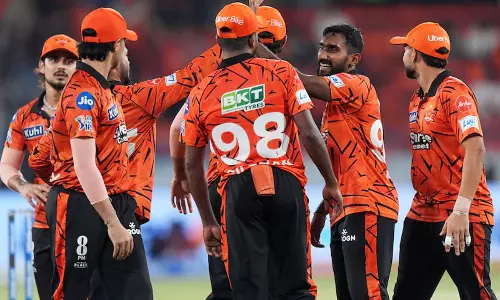 సిక్సర్ల సునామీ.. ప్రత్యర్థులకు వణుకు: ఐపీఎల్‌లో SRH నయా రికార్డు!