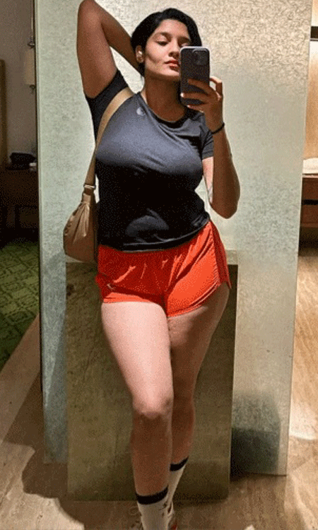 Ritika Singh Stuns with Strength and Style in Her Latest Photo