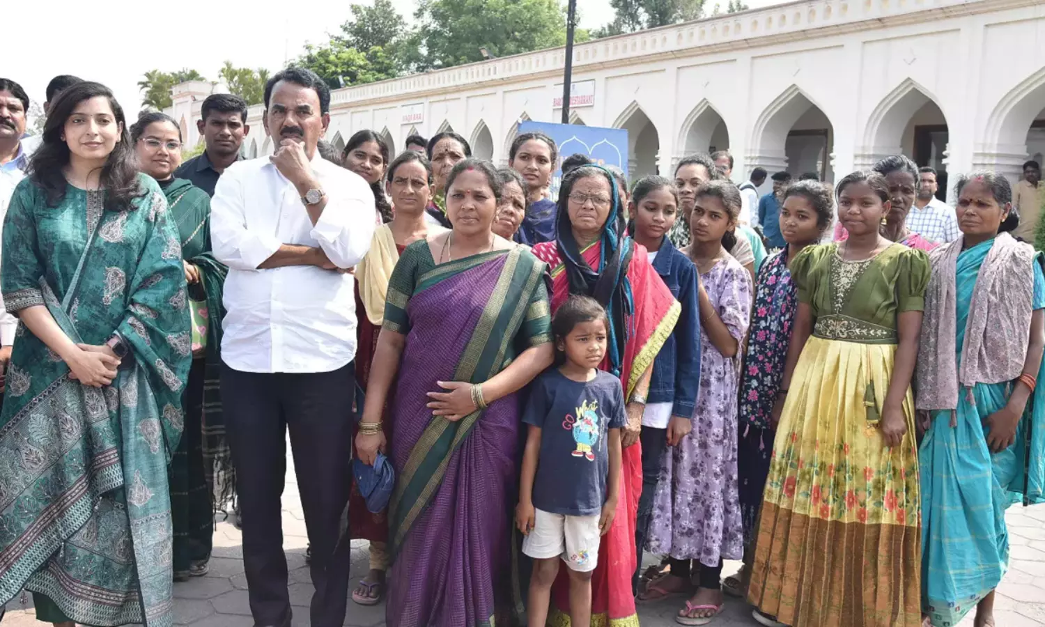 భాగ్యనగరంలో ఆదివాసీల సందడి.. మాట నిలబెట్టుకున్న మంత్రి!