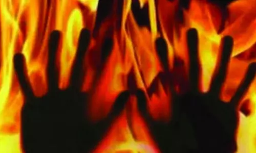 కర్ణాటకలో మరో ఘోరం.. నైటీ ధరించిందని నిప్పు పెట్టిన భర్త