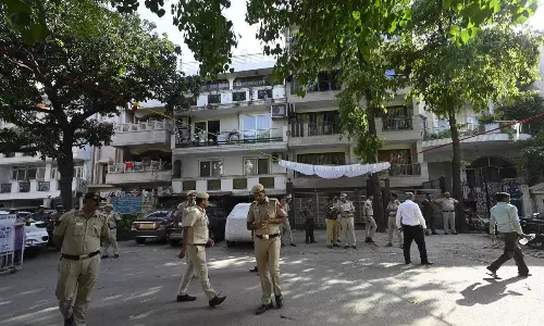 ఢిల్లీ IRS అధికారి కుమార్తె హత్యాచారం: ఇంటి ప‌నివాడి దారుణం!