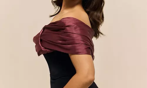 Maroon Muse: Samyuktha Menon’s Timeless Glam Moment