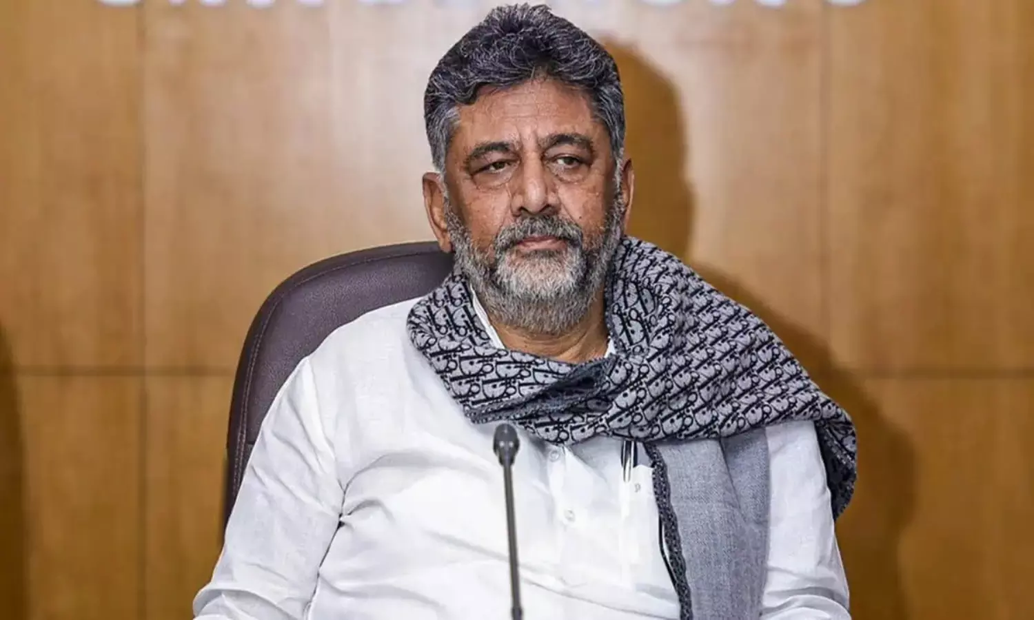 సడెన్ గా ఢిల్లీలో డీకే....సిద్దరామయ్య కుర్చీ కదులుతోందా ?