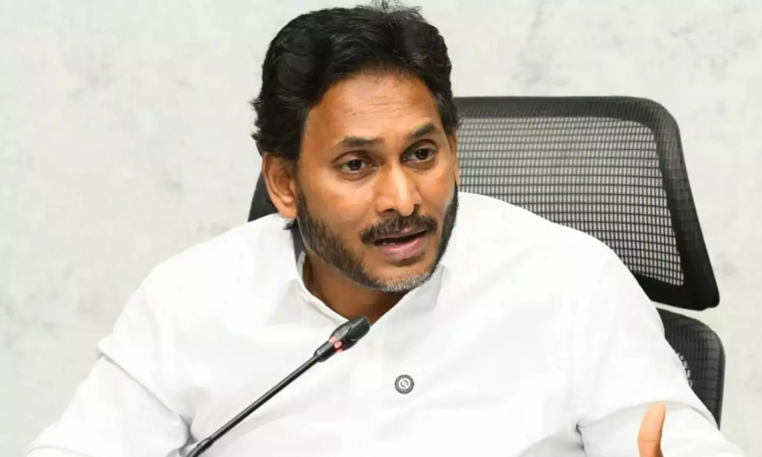 జ‌గ‌న్ బిజీ.. మీరే తేల్చుకోండి ..!