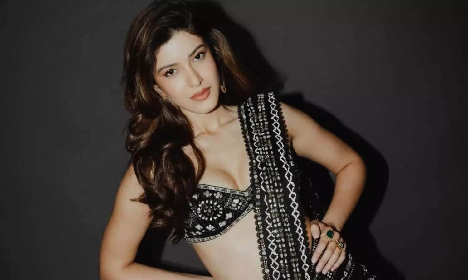 జాంబీ మూవీ ఈ డెబ్యూ బ్యూటీని కాపాడుతుందా?