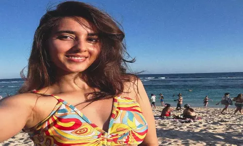 బికినీ స్టైల్‌లో సిమ్రత్ కౌర్.. ఫ్యాన్స్ ఫిదా