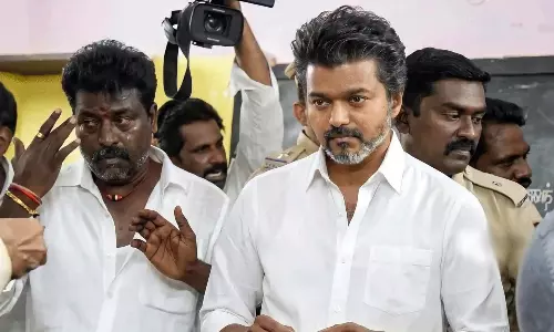 కదం తొక్కిన దళపతి విజయ్-జాతకాలు తారు మారు ?