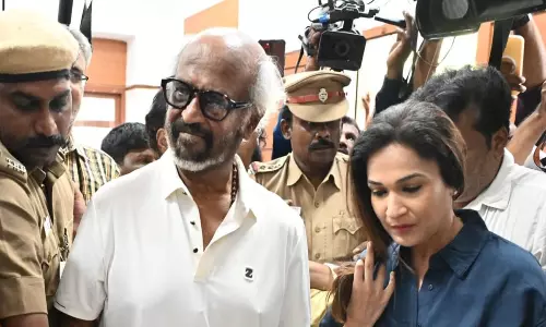 రజనీకాంత్ ఎవరికి ఓటేశారో చూస్తారా? తమిళనాడు ఎన్నికల్లో మీడియా అత్యుత్సాహం