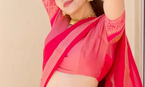 Aarti Chikara Radiates Elegance in Vibrant Saree Look