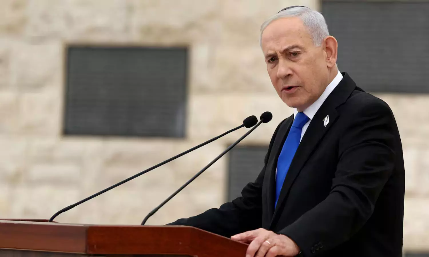 ప్రపంచాన్ని అల్లకల్లోలం చేసిన అధినేతకు క్యాన్సర్ ట్రీట్ మెంట్