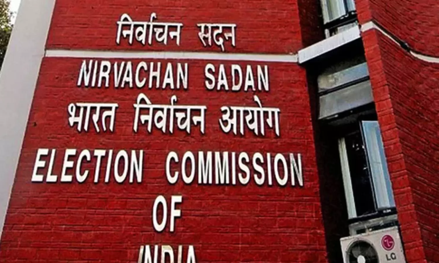 మళ్ళీ తెరపైకి టీఆర్ఎస్ సెంటిమెంట్: అక్షరాల గారడీతో ఈసీని బోల్తా కొట్టించవచ్చా? నిబంధనలు ఏం చెబుతున్నాయి?