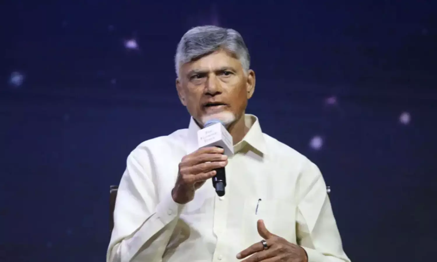 మోడీ గురించి బాబు : మంచి టైమింగ్ తో రైమింగ్ తో !