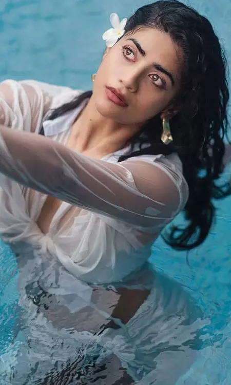 Abhignya Vuthaluru Goes Viral With Poolside Glamour