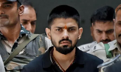 గ్యాంగ్ స్ట‌ర్ లారెన్స్ బిష్ణోయ్‌పై డాక్యు సిరీస్.. మోకాల‌డ్డిన ప్ర‌భుత్వం!