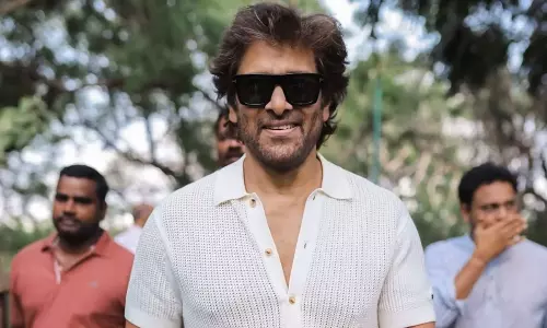 తండ్రి కాదు, తమ్ముడిలా విక్రమ్‌...!