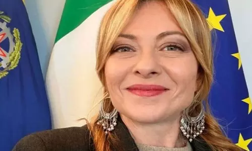 వ్వాట్ జుమ్కా! ఇటలీ మహిళా ప్రధాని ఛమక్కు చూశారా?