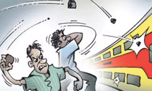 ఒక చిన్న రాయితో రైల్వే శాఖకు కోట్ల రూపాయల నష్టం.. భద్రతకు ముప్పుగా మారుతున్న వికృత చేష్టలు..