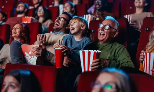 థియేటర్లలో రీల్స్… ఫన్ ? లేక డిస్టర్బెన్స్?