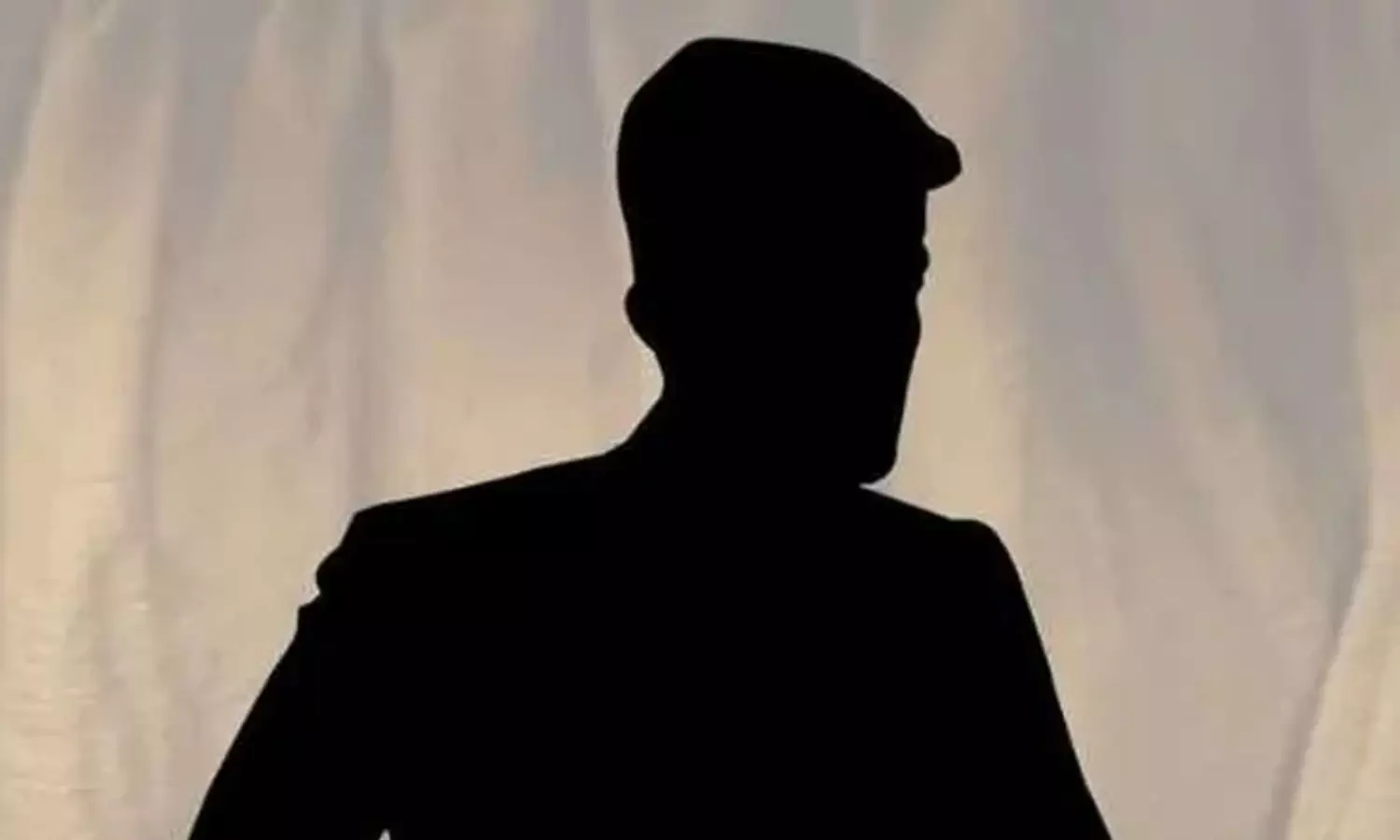 అభిమాని మ‌న‌సు గెలుచుకున్న స్టార్ హీరో!