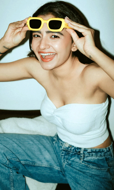 Rukshar Dhillon Radiates Joy in Fun ‘Oye Oye’ Look