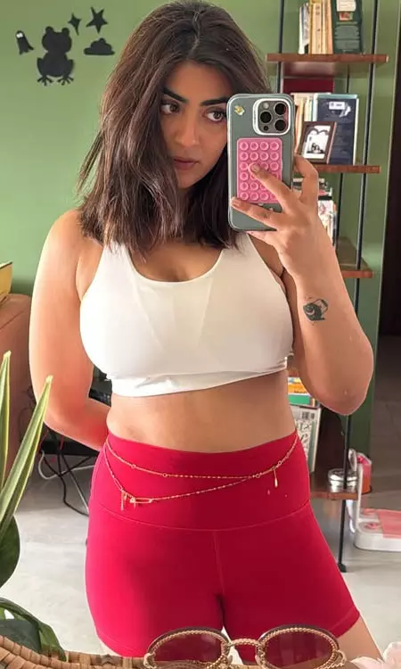 Zayn Marie Khan Stuns Fans with Casual Mirror Selfie