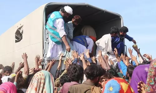 దాయాది దైన్యం :  పాక్ లో ఆకలి కేకలు