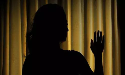 ఆ హీరోయిన్ త‌ల్లిదండ్రుల‌కు పెళ్లి చేసింది గాంధీ ఫ్యామిలీ!