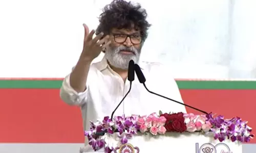 ఆంధ్రా యూనివ‌ర్శిటీని ఊపేసిన త్రివిక్ర‌మ్ స్పీచ్