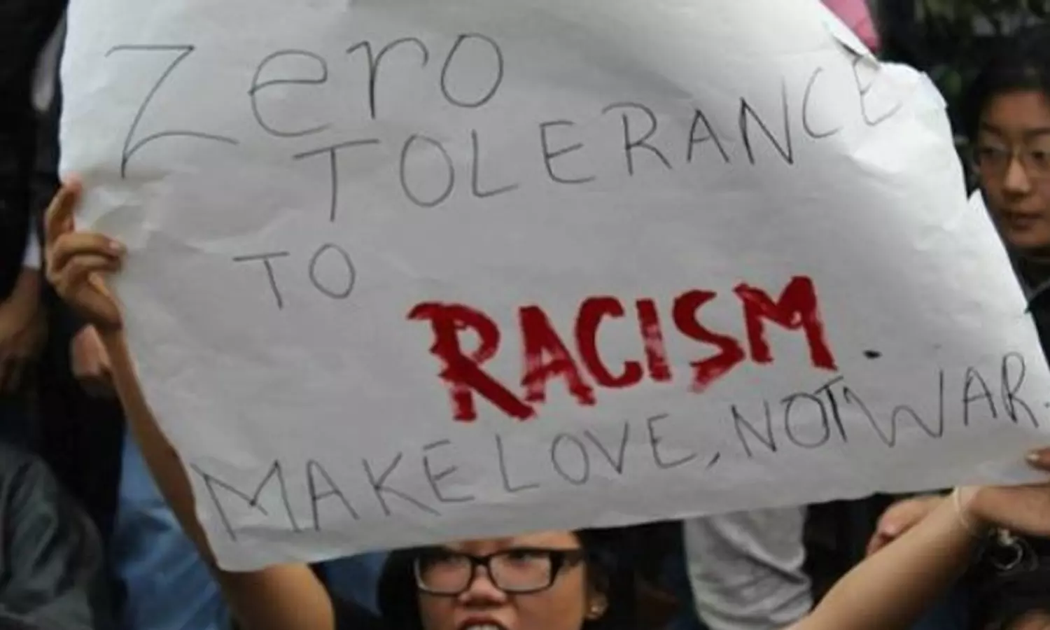 విదేశాల్లో భారతీయులపై జాత్యహంకారం ఎందుకు పెరుగుతోంది? కారణమేంటి?