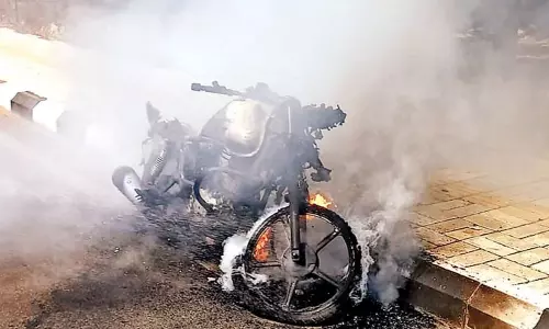 లక్షల విలువైన బైక్ ను బూడిద చేసిన తండ్రి..! కారణం తెలుసుకొని షాక్..