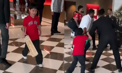 కోహ్లీ ఆటోగ్రాఫ్ ఇవ్వలేదని వెక్కి వెక్కి ఏడ్చిన బాలుడి వీడియో వైరల్