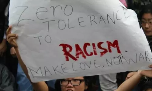 విదేశాల్లో భారతీయులపై జాత్యహంకారం ఎందుకు పెరుగుతోంది? కారణమేంటి?