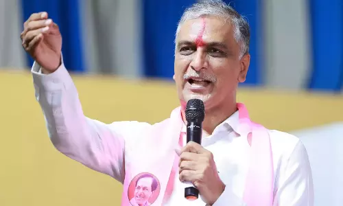 మా ఫోన్లు, ఇంటి సీసీ కెమెరాలు హ్యాక్ చేస్తున్నారు.. హరీశ్ రావు సంచలన వ్యాఖ్యలు..