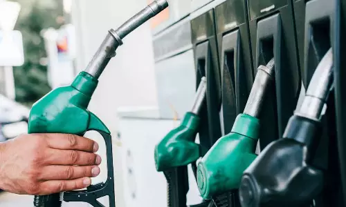 పెట్రోల్, డీజిల్ రేట్లు పెంపుపై కేంద్రం సంచలన ప్రకటన