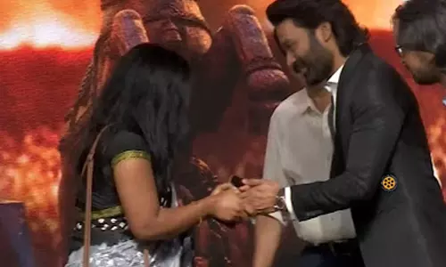 పాద న‌మ‌స్కారం: ధనుష్‌కి ఫీమేల్ ఫ్యాన్ ఫాలోయింగ్ ఈ రేంజులోనా?