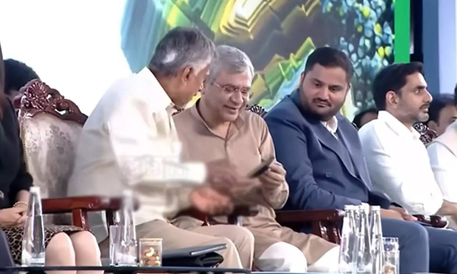 చంద్రబాబు ఫోన్ గురించి ఆసక్తిగా అడిగిన కేంద్రమంత్రి