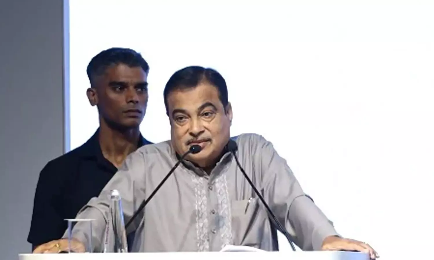 పెట్రోల్, డీజిల్ వాహనాలకు ‘ఎండ్ కార్డ్’.. కంపెనీలకు గడ్కరీ వార్నింగ్..