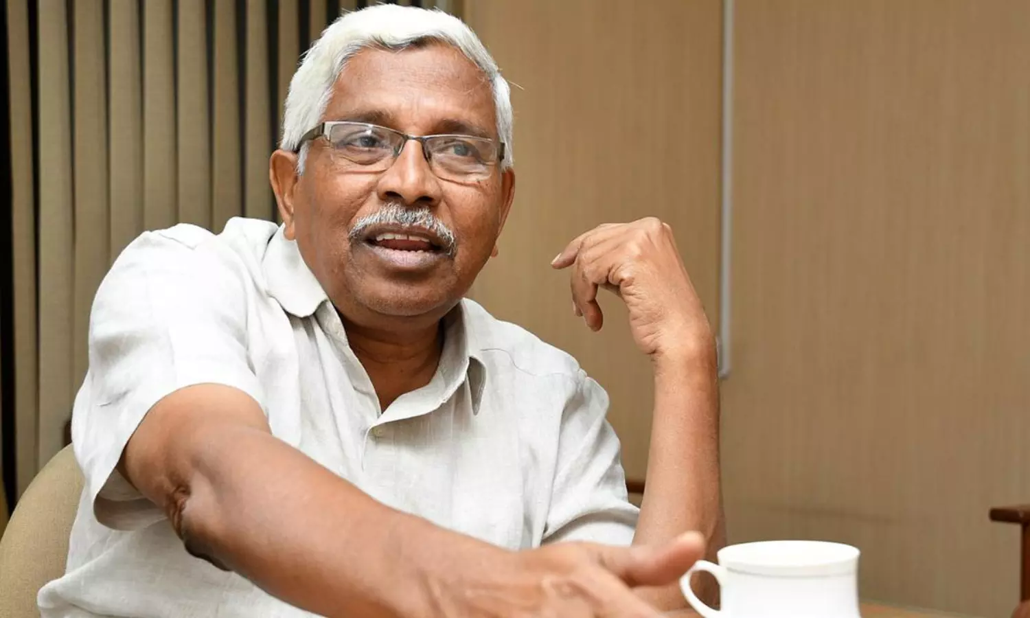 కేసీఆర్ పాలనలో స్వేచ్ఛ లేదు.. ఫోన్ చూస్తేనే భయం.. చిట్ చాట్ లో కోదండరాం సంచలన వ్యాఖ్యలు!