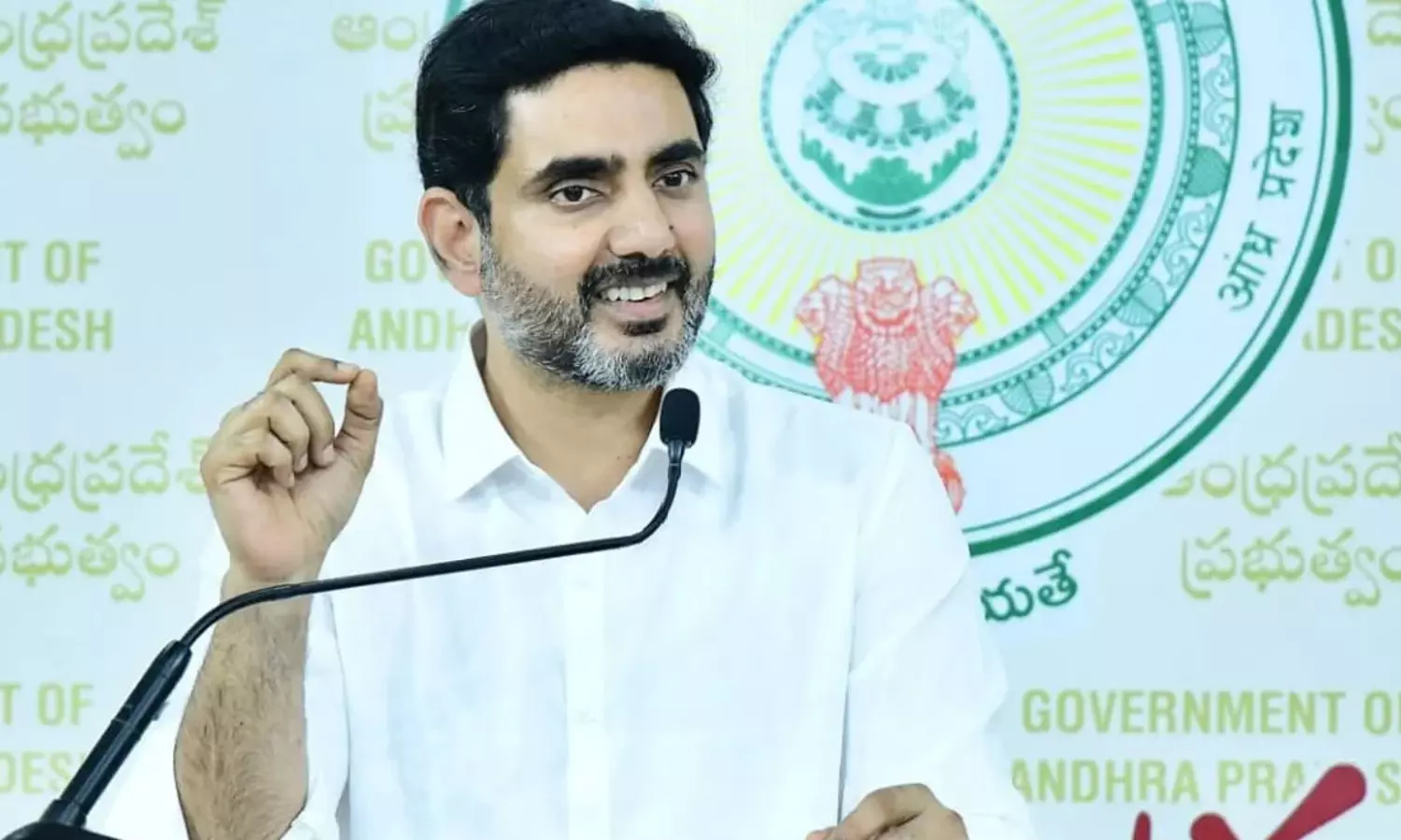 బాలయ్య... జగన్-లోకేష్ సంచలన వ్యాఖ్యలు