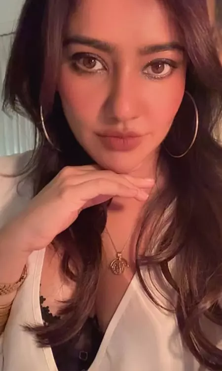 Neha Sharma’s Glamorous Close-Up Looks Goes Viral